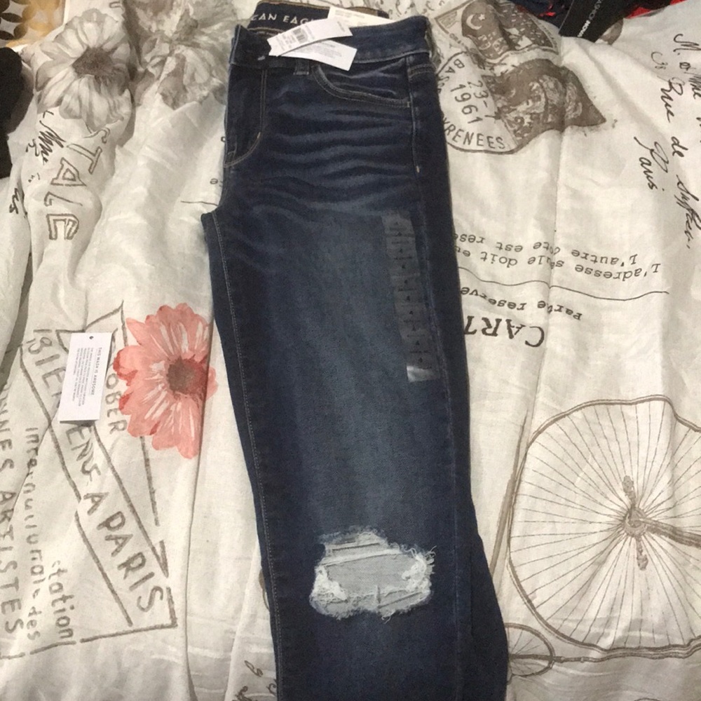 American Eagle Ripped Jeggings NWT size 4 regular